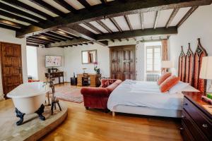 a bedroom with a bed and a bath tub at Château de Tournou in Castelreng