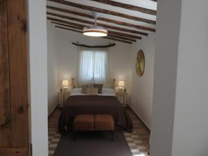 a bedroom with a bed and a window at Casa Rural Isabel y Luis in Chiloeches