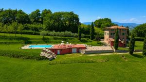 an aerial view of a house and a swimming pool at Dimora Gentile BnB in Castiglione del Lago +69 photos
