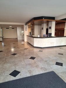 an empty lobby with a reception desk in a building at Grande Hotel Havana - Hospedagem Econômica in Uberaba