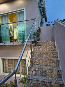 a set of stairs leading up to a building at Casa Privativa com Piscina, Churrasqueira, Wi-Fi e Ar-Condicionado em Manaus in Manaus