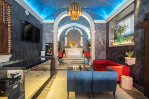 a living room with a blue ceiling at Paço do Bispo Boutique House in Sintra
