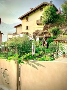 a fence in front of a house with a house at La Casa sulla Roccia in Pisogne