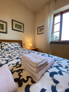 a bedroom with a bed with towels on it at Casa Vignetto Biella in Biella