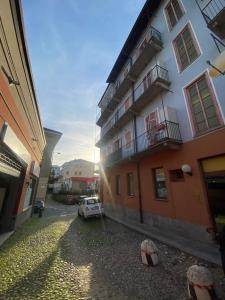 a white car parked in front of a building at Casa Vignetto Biella in Biella