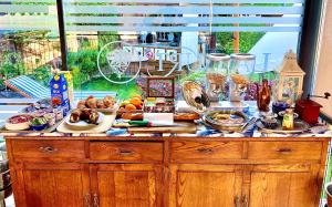 a buffet with food on top of a table at La Casa sulla Roccia in Pisogne