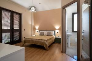 a bedroom with a bed and a bathroom with a sink at ISA ROOMS Bed&Breakfast in Bovalino Marina
