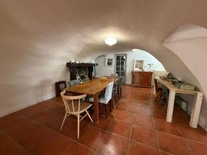 a kitchen and dining room with a table and chairs at Le Balcon des Pourcelles in Les Mées