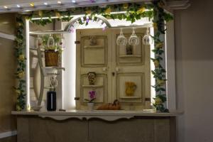 a display of a room with a large mirror at Casa del Conte in Parabita +27 photos