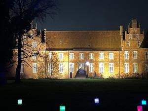 a large brick building with lights on it at night at Ruhrpott Liebe in Herten