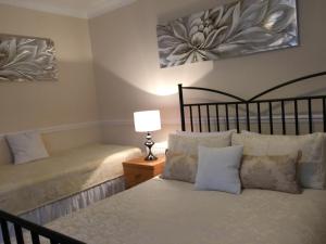 Posteľ alebo postele v izbe v ubytovaní CARIS Guest House