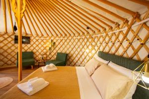 a bedroom with a bed in a yurt at Yurta Glamping B&B San Leone Agrigento - tra mare e pineta in Agrigento