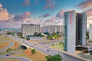 a view of a city with a highway and buildings at SOFISTICADO Flat Brasília no Eixo Monumental, Melhor Localização de Brasília in Brasília