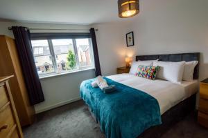 a bedroom with a large bed and a window at Spacious 5BR Home St Andrews in Fife