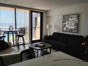 a living room with a couch and a table at Daytona Beach Hawaiian Inn in Daytona Beach