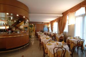 a restaurant with tables and chairs and a bar at Hotel Donatello in Padova