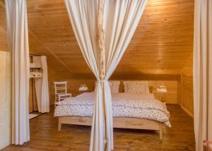 Tempat tidur dalam kamar di Haus Bergblick