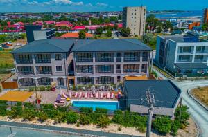 an aerial view of a building with a swimming pool at Complex PopDan in Costinesti