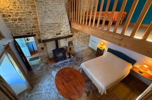 an overhead view of a room with a bed and a fireplace at Chambre d'hôtes Les Bleuets in Melle