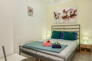 a bedroom with a bed with towels on it at Sweet Home in Puerto Rico de Gran Canaria +13 photos