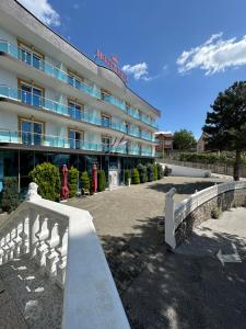 a building with a white fence in front of it at Hotel Restaurant Real in Kolgecaj
