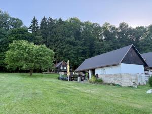 a barn and a house with a yard at Ubytování v Jedničce in Hrubá Skála