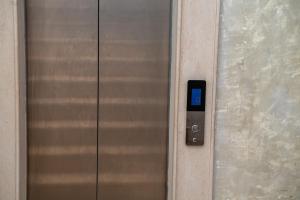 a close up of a door with a cell phone on it at Rassyl Résidence in Jendouba