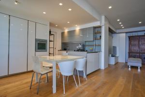 a kitchen and dining room with a table and chairs at Villa AmOr in Cefalù
