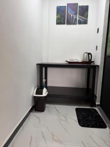 a room with a table and a trash can at Hill Nest Ella in Bandarawela
