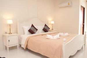 Postel nebo postele na pokoji v ubytování JS Residence Krabi