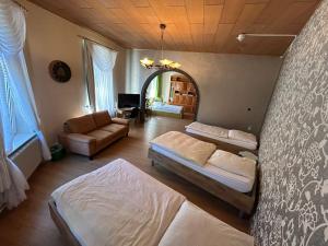 En eller flere senge i et værelse på Hotel Runge 24 7 Check In & Free Parking