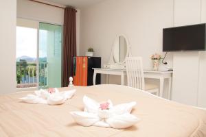 Postel nebo postele na pokoji v ubytování JS Residence Krabi