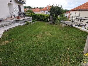 a yard with a green lawn in a house at Brko's Place Sinj in Sinj