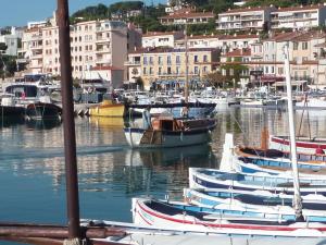 boats are docked at a marina at Mirabeau - Chambre Meublée in Cassis
