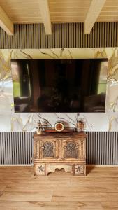 a wooden dresser in a room with a mirror at Belis Chalet in Bălceşti