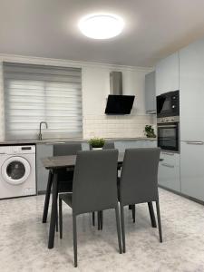 a kitchen with a table and chairs and a sink at Cura Marina in Playa del Cura