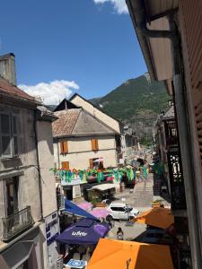 an overhead view of a street with umbrellas and buildings at Le Col Getaway Virage 6 in Le Bourg-dʼOisans