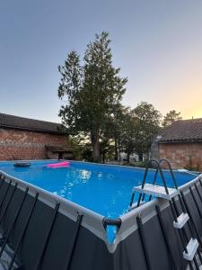 a swimming pool with two lawn chairs at Gîte La Vielle Forge in Virazeil