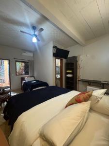 a bedroom with a bed and a ceiling fan at Pousada Belvedere da Serra in Serra do Cipo