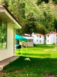 a house with a tent in a yard at Hotel Bellavista in Calca