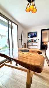 a dining room with a wooden table in a room at Surf house apartment in Oualidia