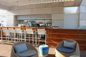 Salon ili bar u objektu First Class Marina Herzlia