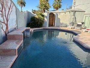a swimming pool in the backyard of a house at EmERALD loft studio SWiMMiNG pool kitchen DwNTwN in Phoenix
