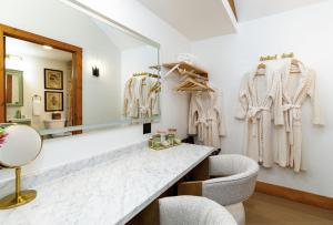 a dressing room with two chairs and a mirror at Harvest and Hearth in Galena