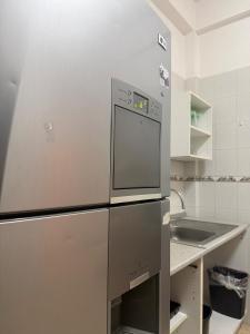a kitchen with a refrigerator and a sink at casa granada en Carranza in San Luis Potosí