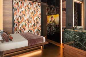 a bedroom with a bed and a bathroom with a shower at Hotel Orizzonte in Giugliano in Campania