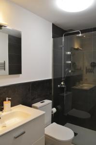 a bathroom with a toilet and a sink and a shower at Montaña Tirba in Costa Calma