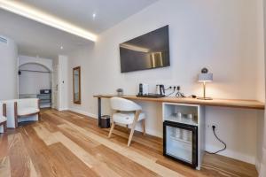 a kitchen and living room with a table and chairs at Las Torres by Santas Hotels in Altea