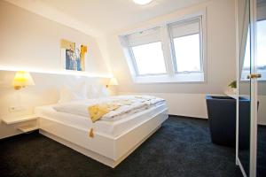 Ein Bett oder Betten in einem Zimmer der Unterkunft Hotel Krone OHG
