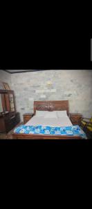 a bed with a wooden headboard in a bedroom at DREAM LAND cottage in Abbottabad